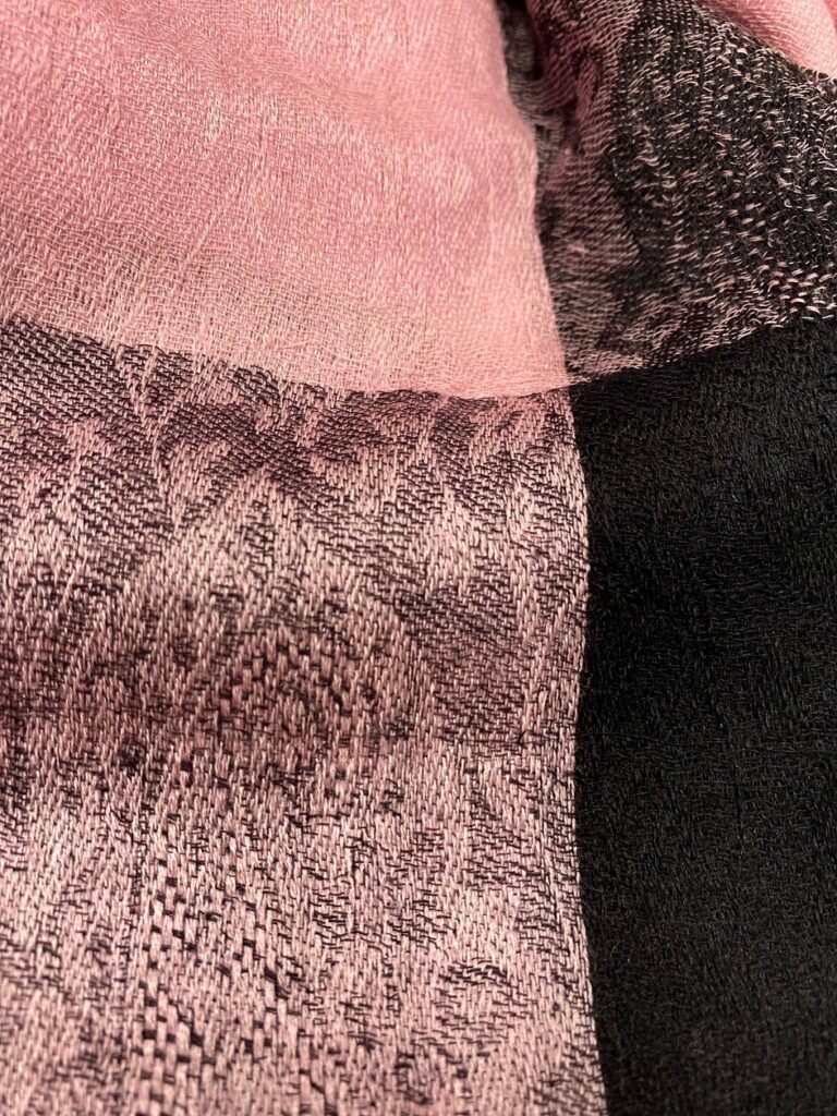 Women’s Cashmere Shawl Candy pink with black design