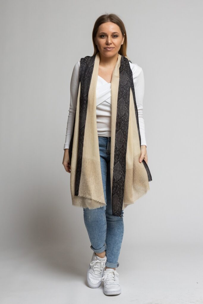 Women’s Cashmere Shawl Pearl with black design