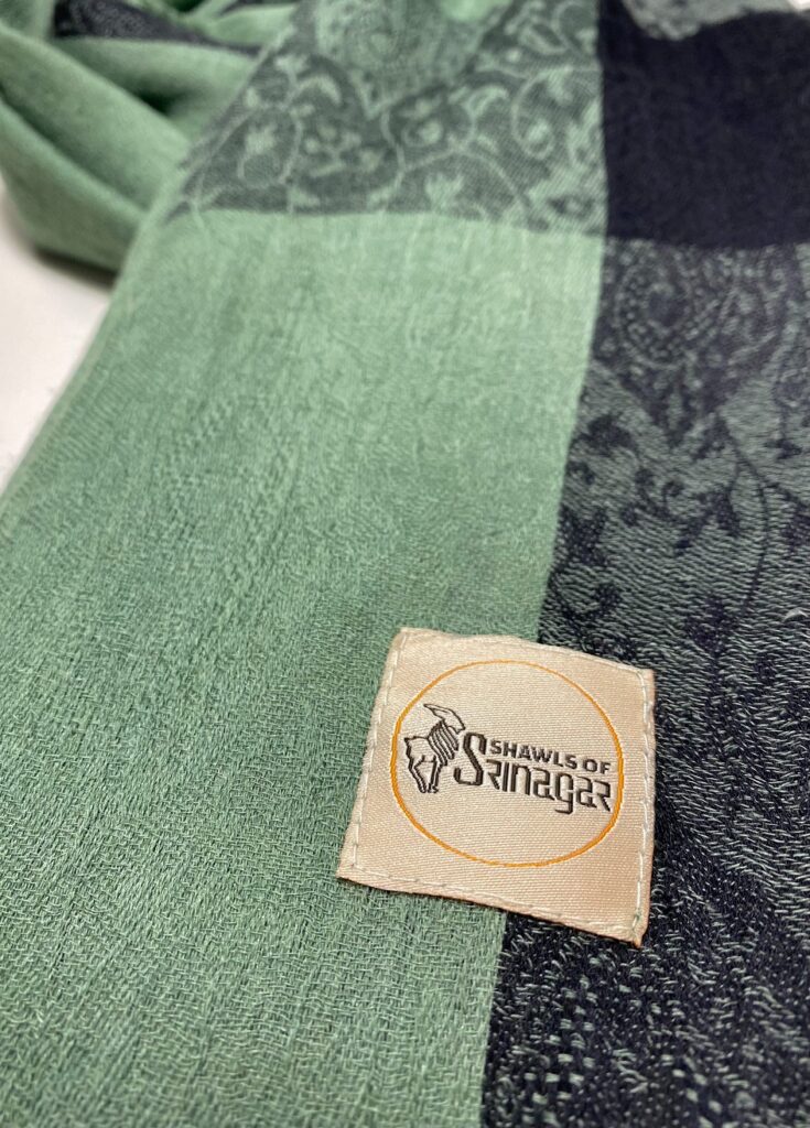 Women’s Cashmere Shawl Platinum green with design
